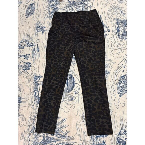 STUNNING CHICOS SO SLIMMING Juliet Leopard-Print Ankle Pants Size 00R (US 2R) Go - Picture 3 of 11